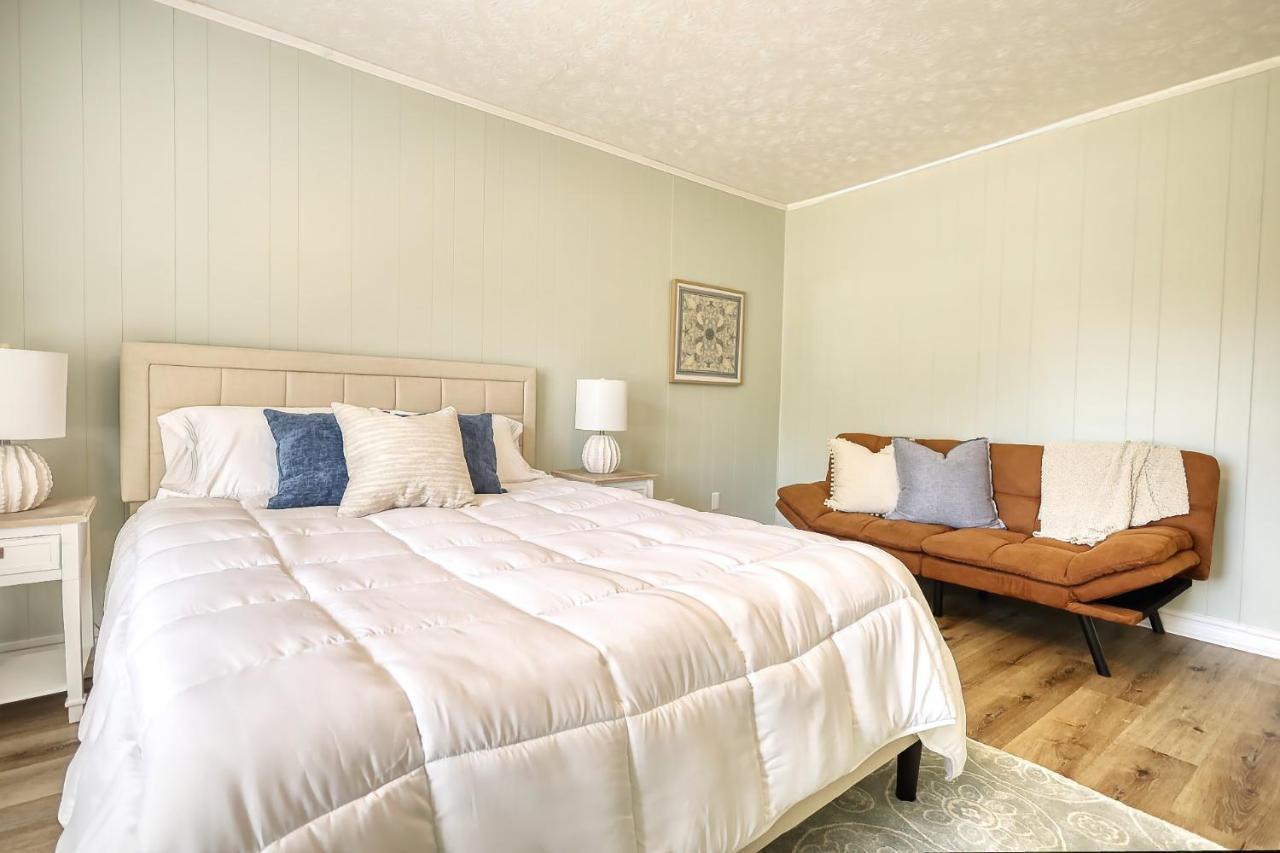 Coastal Cottage 1/2 Mile From Covington Square エクステリア 写真